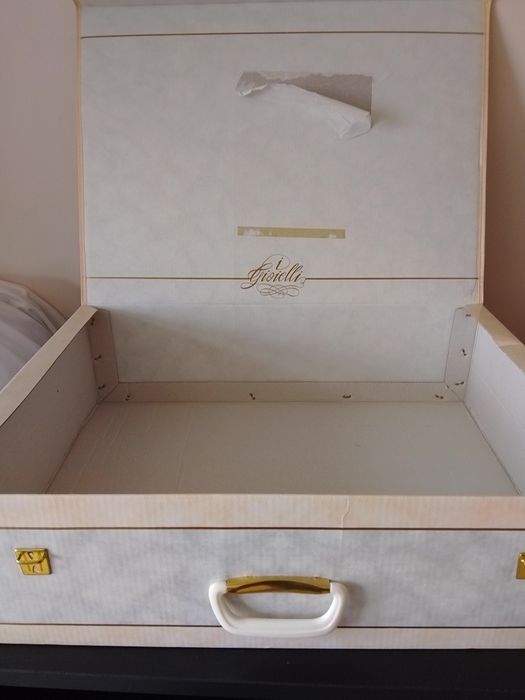 Голям картонен куфар за съхранение