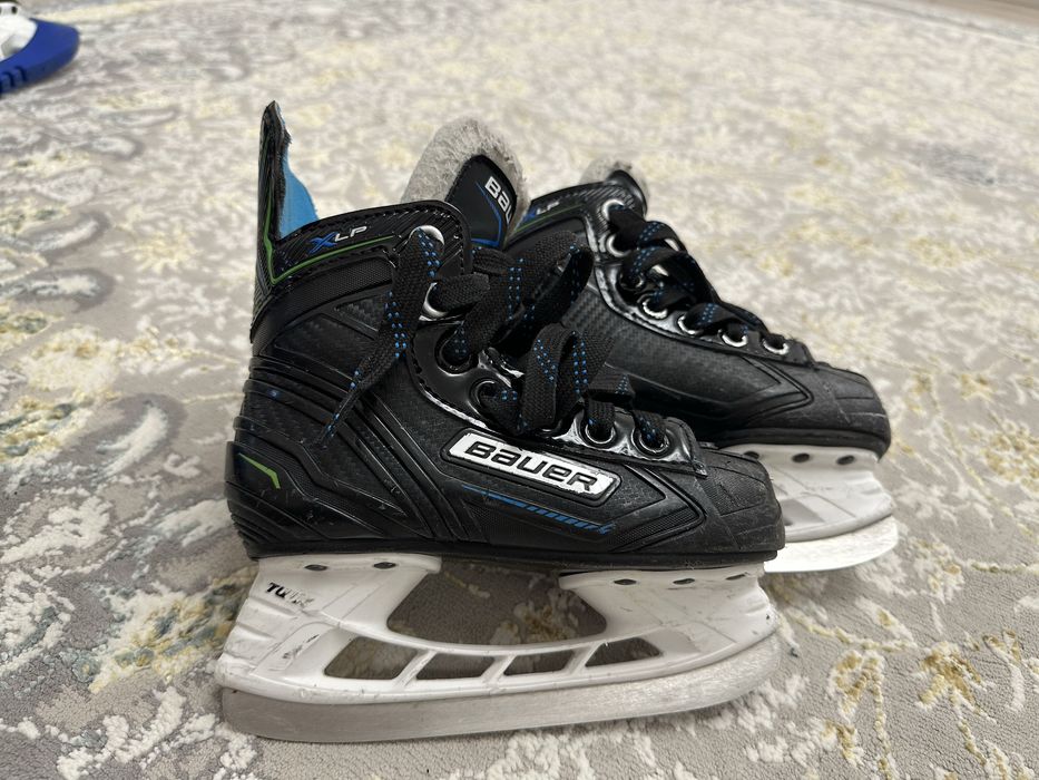 Коньки хоккейные