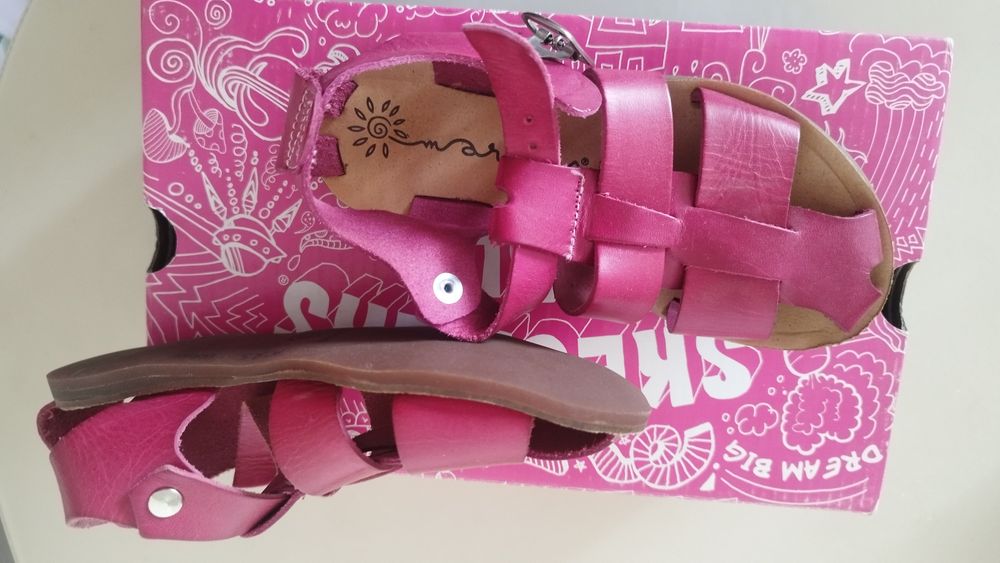 Кроссовки для девочки