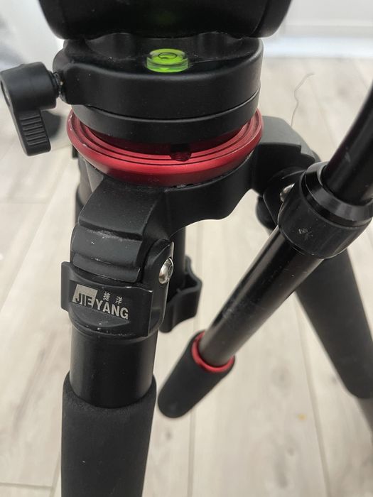 Продам видео штатив JieYang