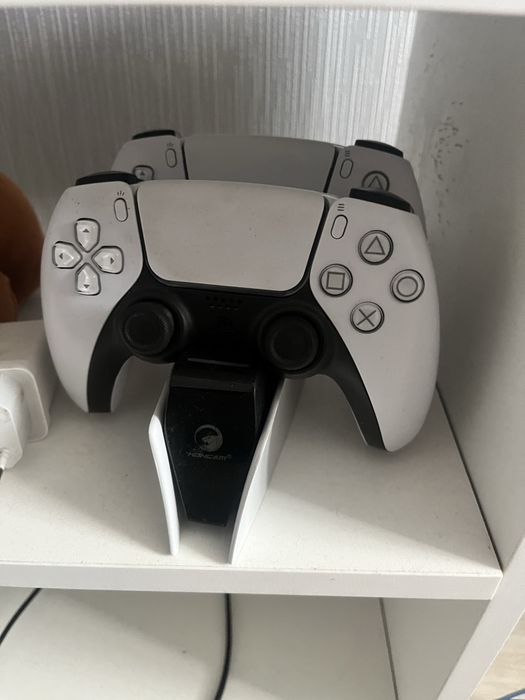 Ps 5 slim 2 геймпада продам
