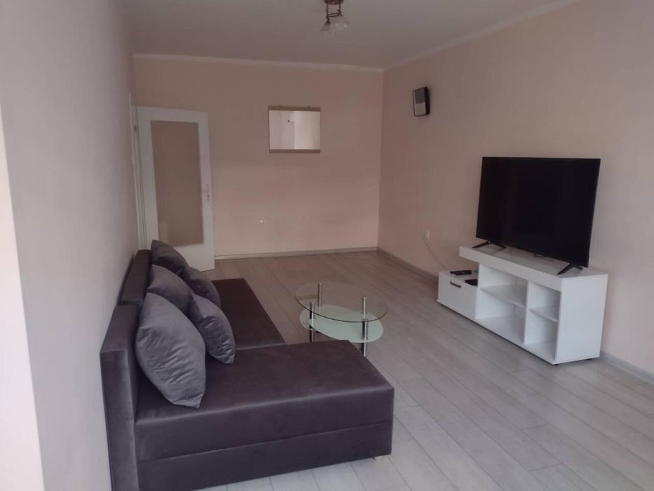 Дава се под наем Двустаен апартамент в Пловдив, Център - 76 кв.м за 590 € - Снимка #1