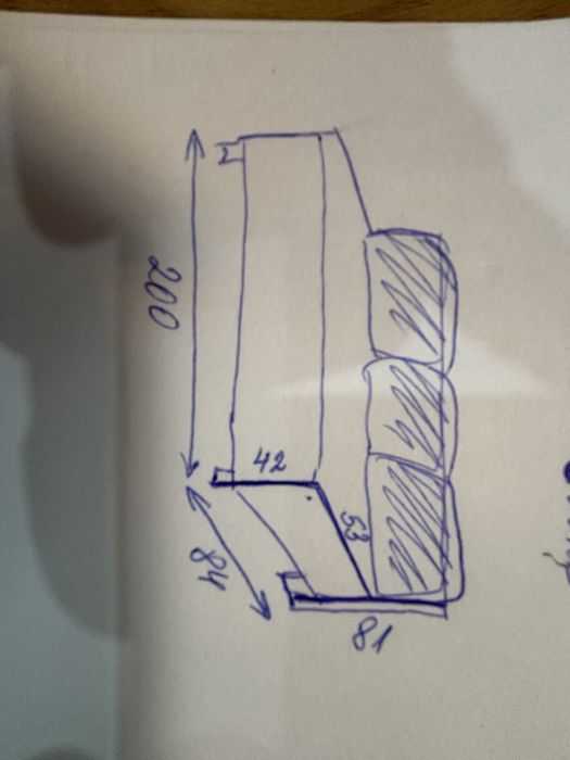 Червен диван- изключително запазен