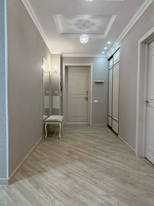 Продается 3 х ком квартира на 3 этаже в  кирпичном доме, в центре .