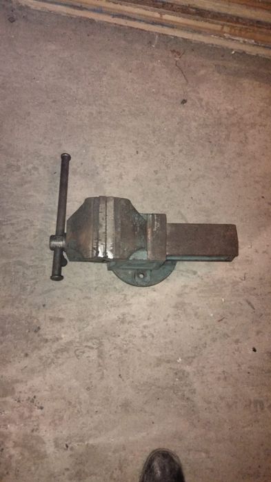 Продам тиски состояние хорошее