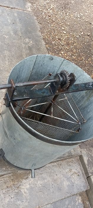 Vind centrifugă manuală