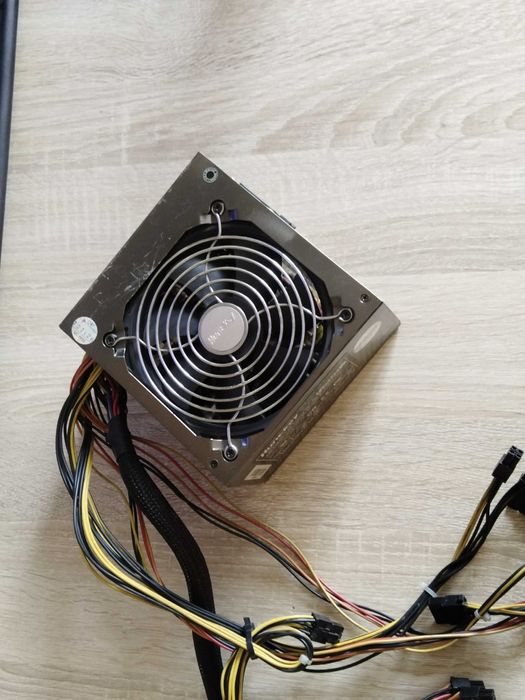 Продам Блок питания HuntKey.