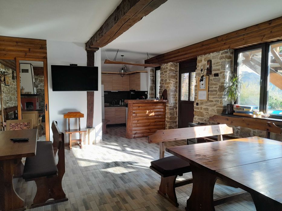 Къща за гости ЕФТИМОВИ, на 90 км от Варна, с. Черни връх, Обл. Шумен