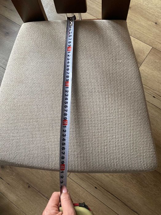 Четери броя трапезни столове