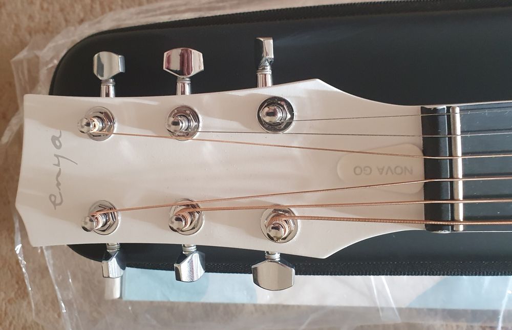 Подарок на Праздник Отличная Гитара Enya