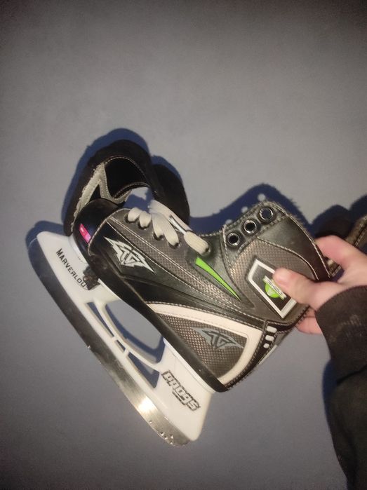 Продам коньки хоккейные