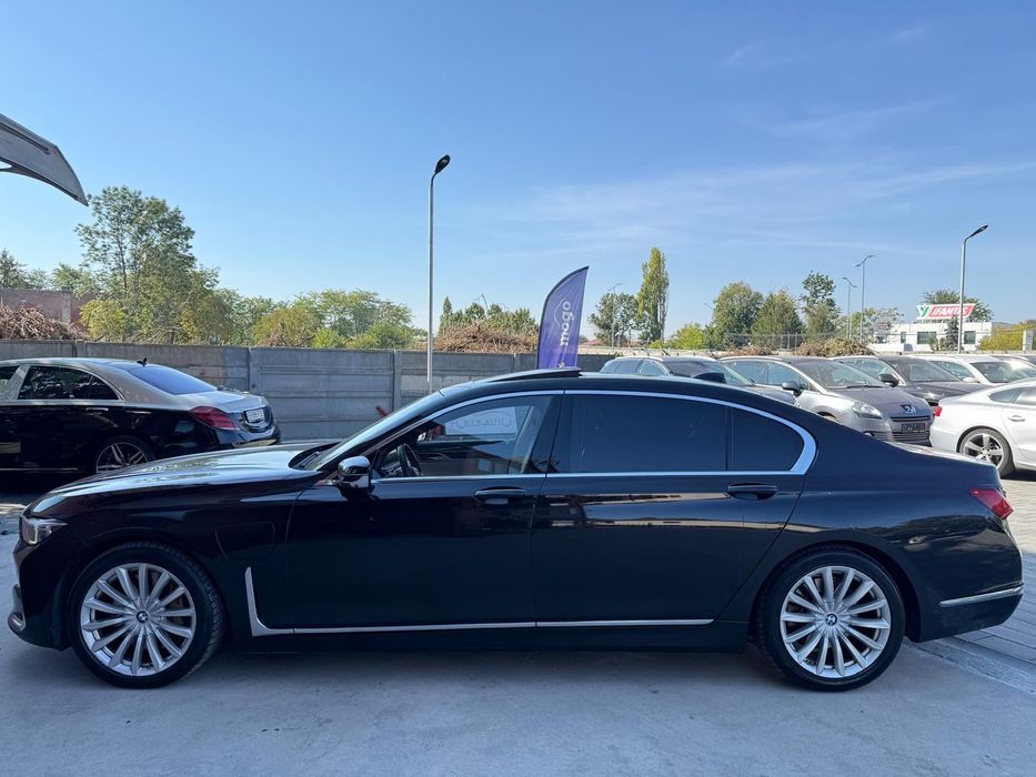 BMW Seria 7 2021 — imagine 4