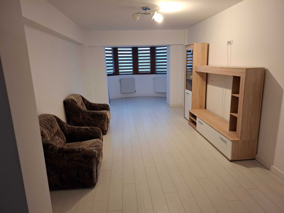 Apartament cu 3 camere la Blocul Turn