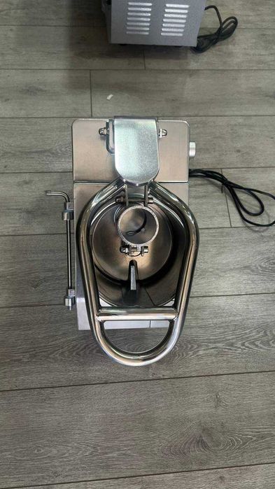 •Резак  для фруктов и овощей