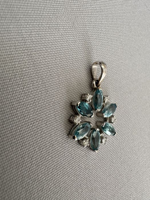 Pandantiv aur diamante acvamarin