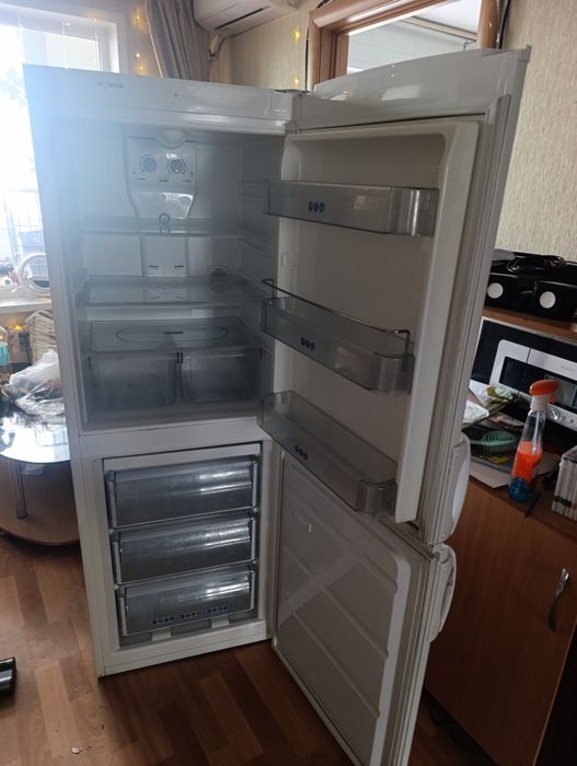 Продам холодильник Whirlpool