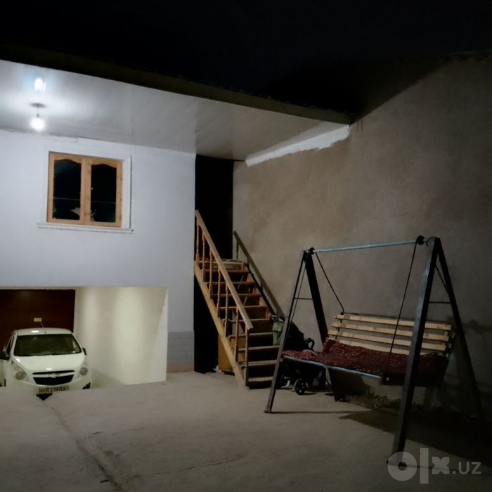 Hovli sotiladi 8 sotix
