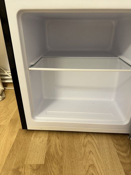 Minicongelator usa sticla neagra—- Nuu se livreaza prin curier