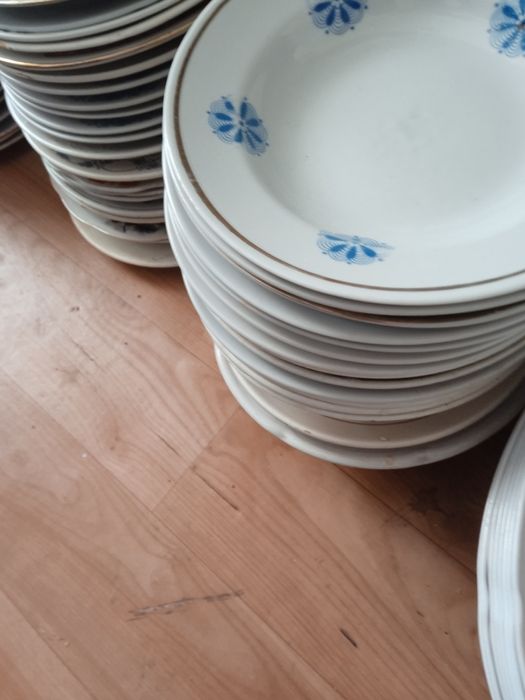 Отдам тарелки дешево