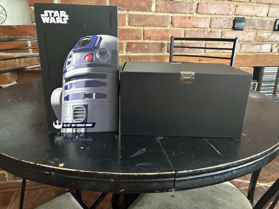 Star Wars . Интерактивен дроид r2-d2 на Sphero. Нов запечатан.