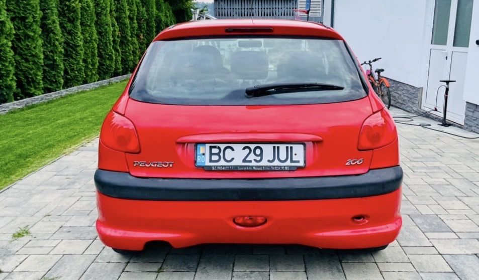 Vând Peugeot 206, an fabricație 2004, motor 1.4 HDi Diesel , clima , geamuri electrice