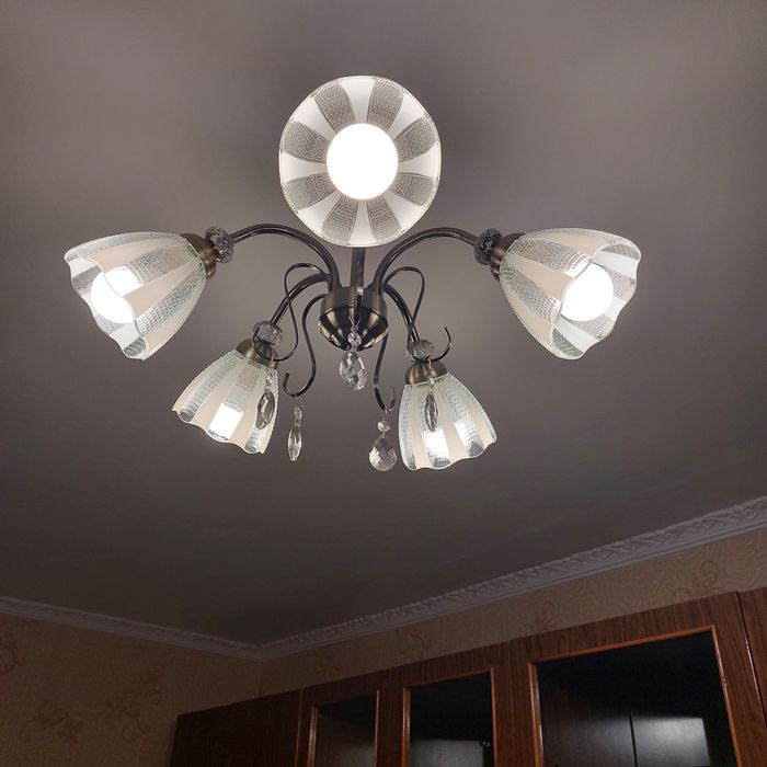 люстра для гостинной