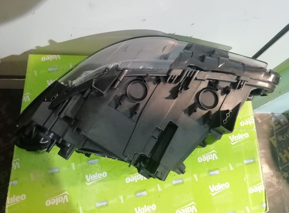 Фар фарове за BMW F10 F11 / БМВ 5 Ф10 Ф11 - H7 H7 + LED.