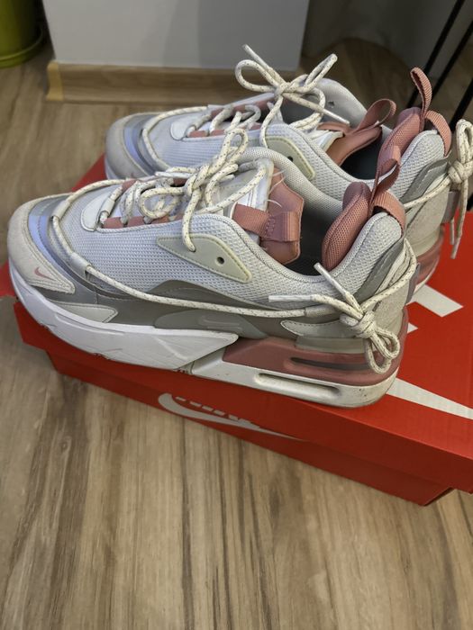 Дамски маратонки Nike