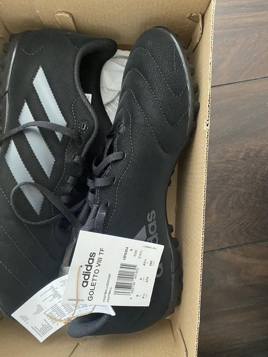 Футболни обувки Адидас