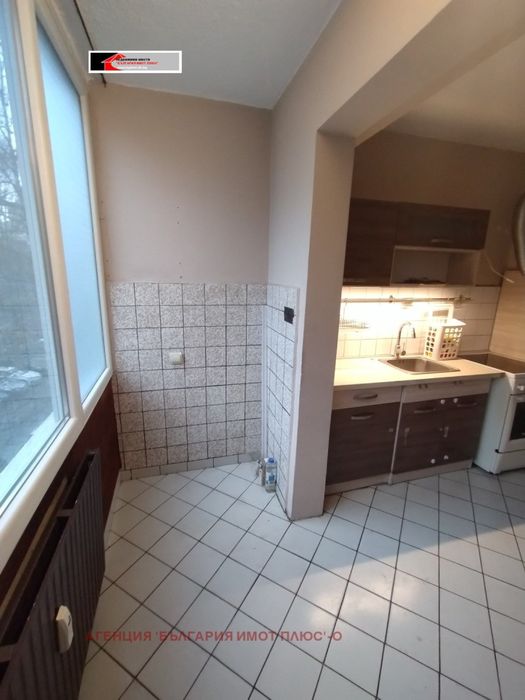 Дава се под наем Тристаен апартамент в София, Света Троица - 110 кв.м за 561 € - Снимка #2