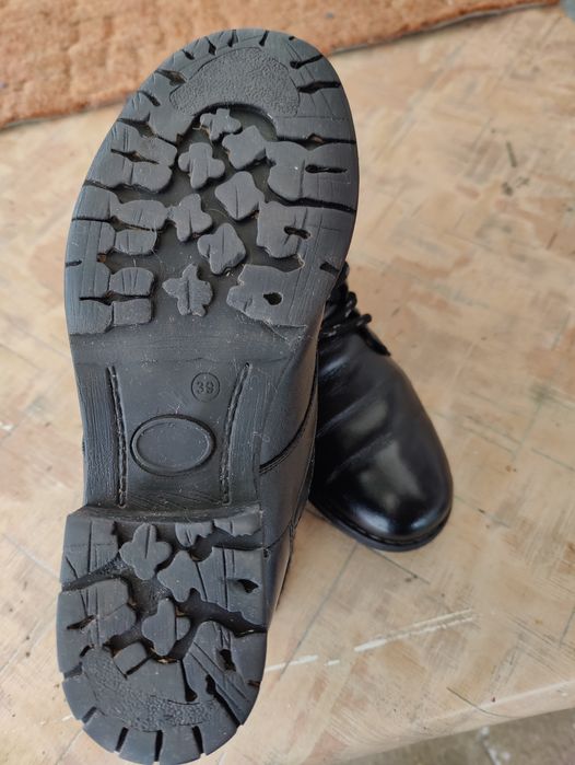 Ghete damă din piele