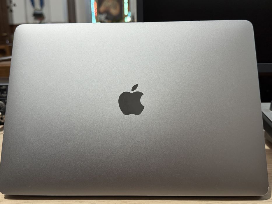 MacBook Pro 2017 Touchbar, 13-inch, 3,1 Ghz Dual-Core i5, RAM 8GB, Stocare 500GB