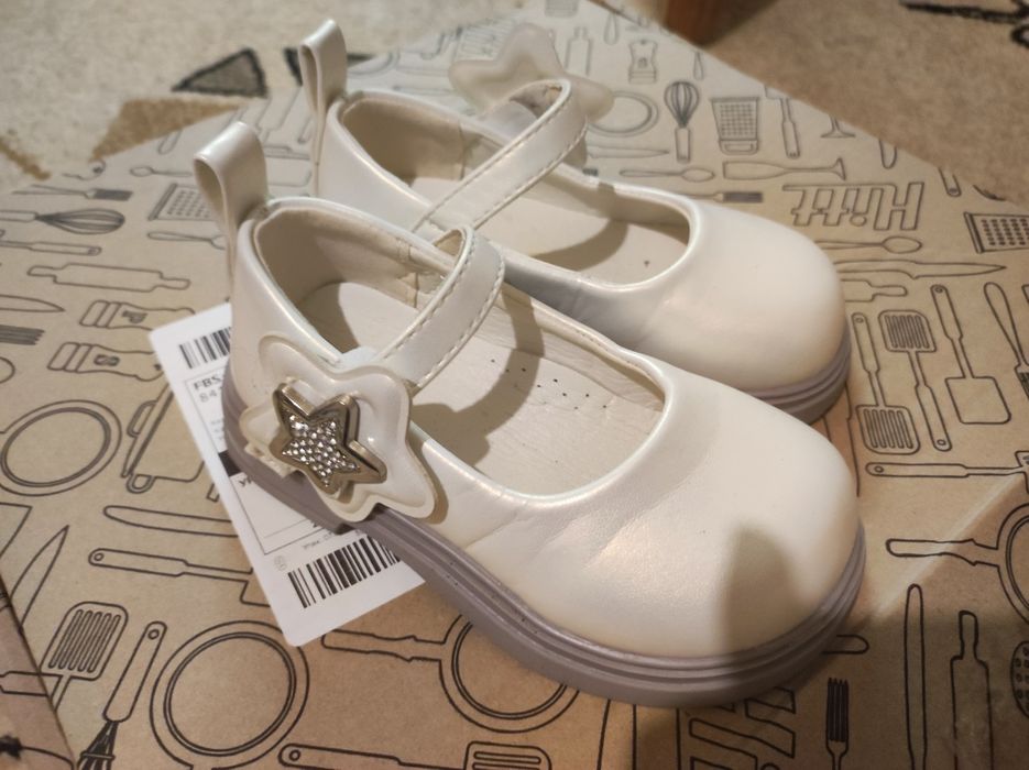 Продам детские туфли