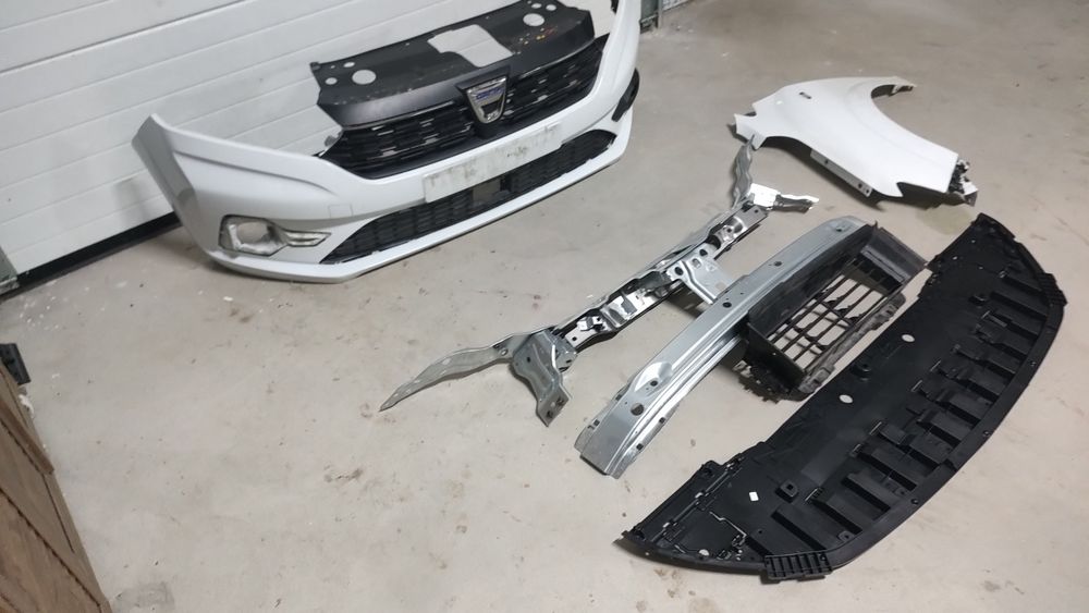 Bara fata , aripa stângă, ochelari faruri, volet Logan 3, Sandero 3