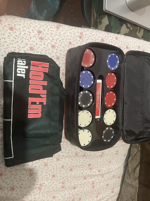Vand set poker pentru pasionati