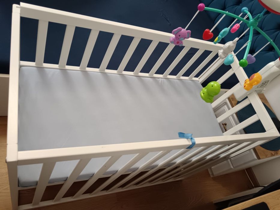 Vând pătuț din MDF reglabil pe inaltime +saltea