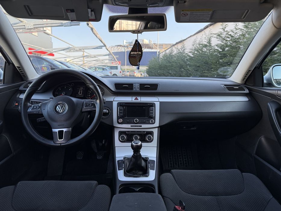 vw passat b6 2010 luna a 5 a 1.6 diesel proprietar de 3 ani