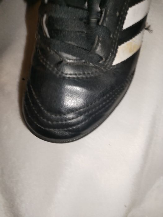 Adidasi fotbal sala marimea 33