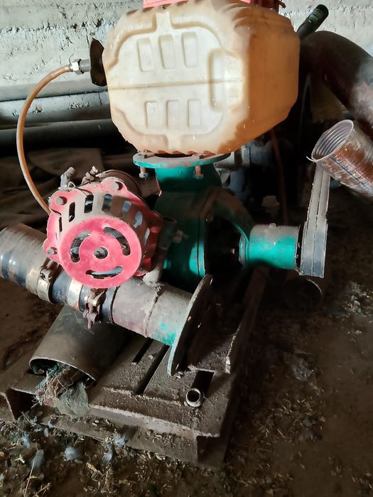 Продам насос китайский и шланги.