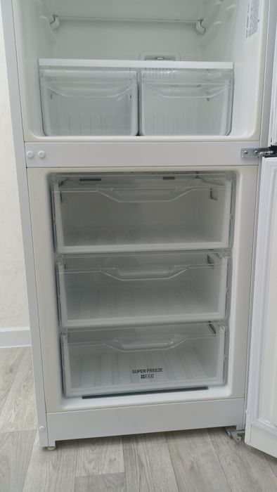 Продаю холодильник INDESIT