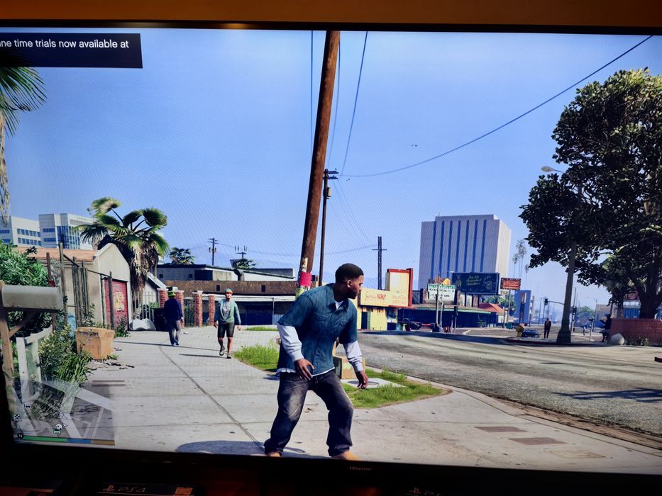 Продавам отлично запазен Playstation 5 Slim + подарък игри