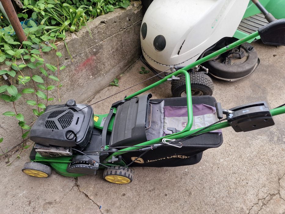 Masina de tuns iarba gazonul  Jhon Deere