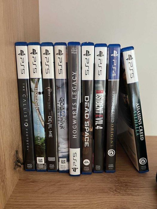 PlayStation 5 Disc Edition + 2 джойстика + много игри и аксесоари