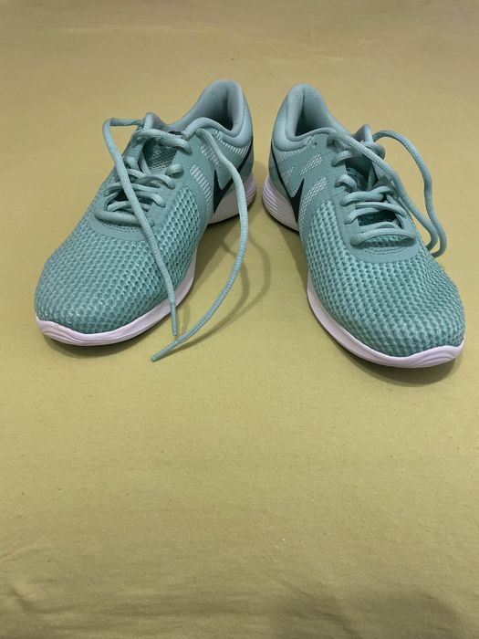 Маратонки NIKE Revolution 4 НОВИ