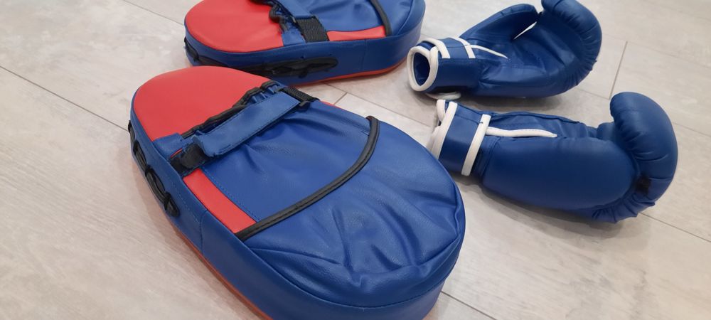 Перчатка и лопатка