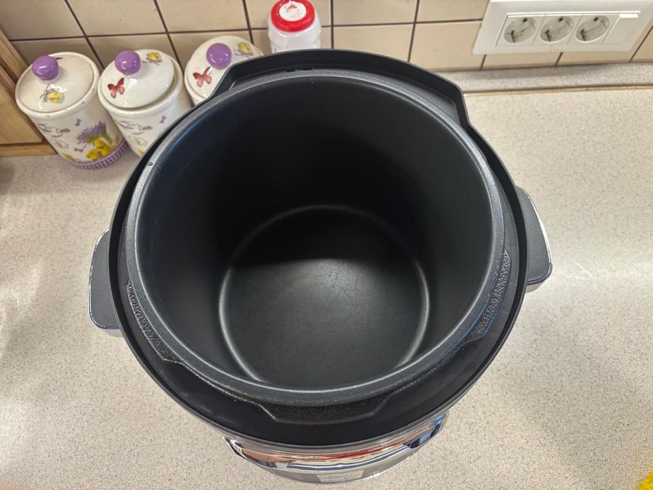 Multicooker turbo express cu gătire sub presiune Crock pot