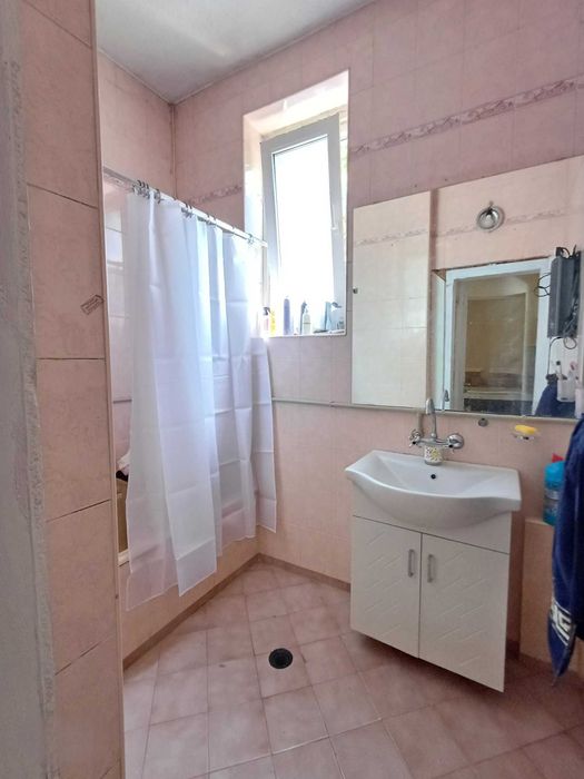 Продавам многостаен апартамент в широк център,  гр. София