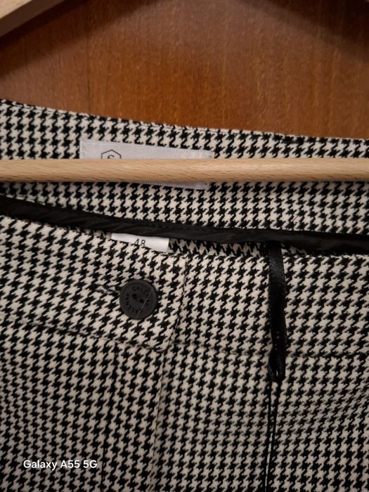 Уникален и стилен панталон пепит. Номер  44