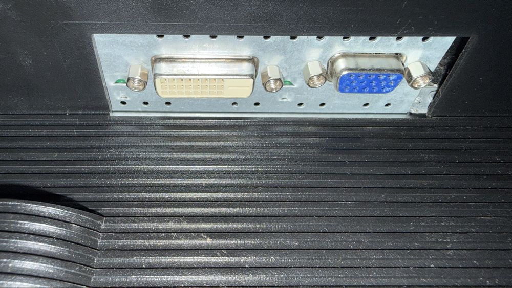 PC с подарък Монитор 8 ядра Intel Core I7, 1080 , 16 GB RAM