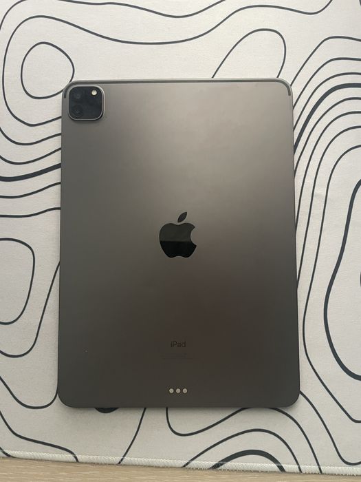 Продавам iPad Pro 2 11.0" (2020) 2nd Gen Wifi